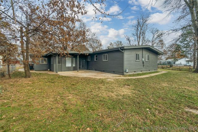 1317 N McFarland Place, Claremore, OK 74017