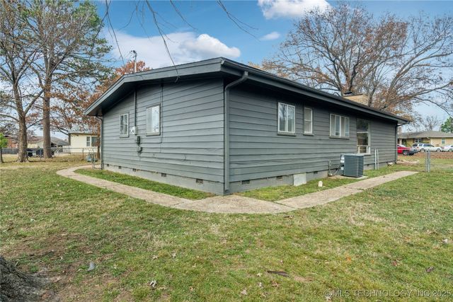 1317 N McFarland Place, Claremore, OK 74017