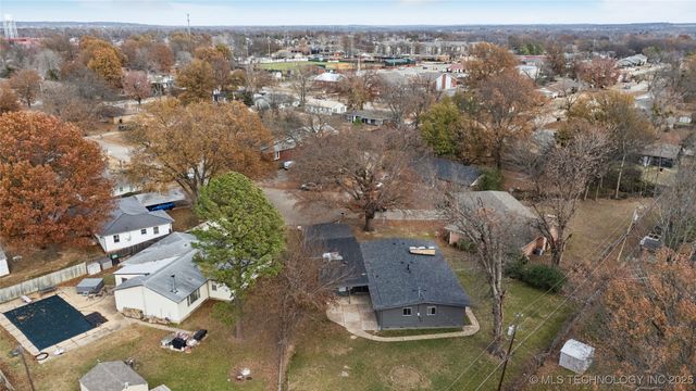 1317 N McFarland Place, Claremore, OK 74017