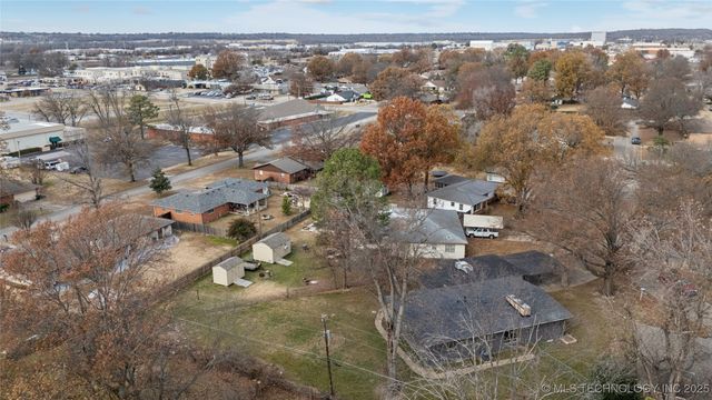 1317 N McFarland Place, Claremore, OK 74017