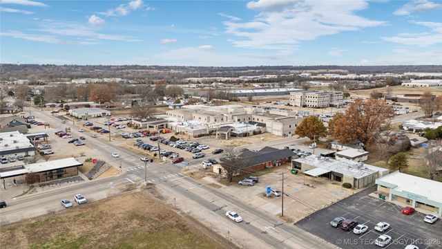 1317 N McFarland Place, Claremore, OK 74017