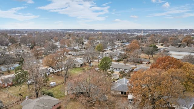 1317 N McFarland Place, Claremore, OK 74017