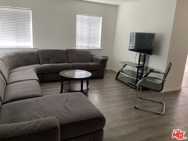 4803 Topanga Canyon Boulevard, Woodland Hills (los Angeles), CA 91364