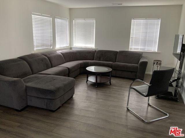 4803 Topanga Canyon Boulevard, Woodland Hills (los Angeles), CA 91364