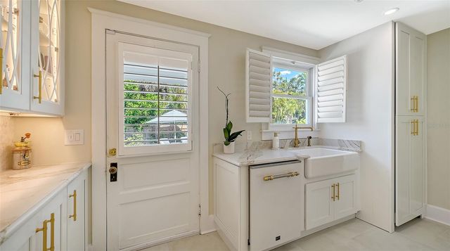 7715 WESTMORELAND DRIVE, Sarasota, FL 34243