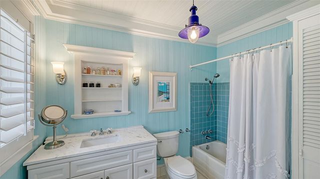 7715 WESTMORELAND DRIVE, Sarasota, FL 34243