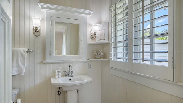 7715 WESTMORELAND DRIVE, Sarasota, FL 34243