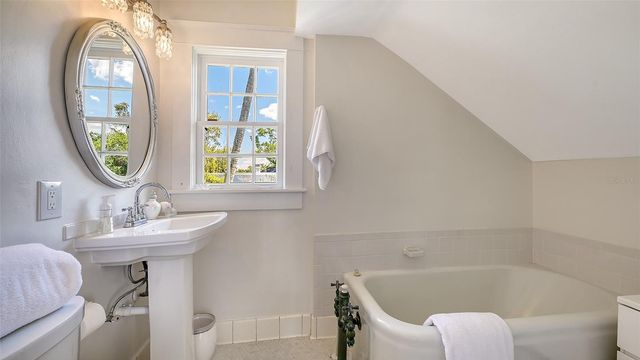 7715 WESTMORELAND DRIVE, Sarasota, FL 34243