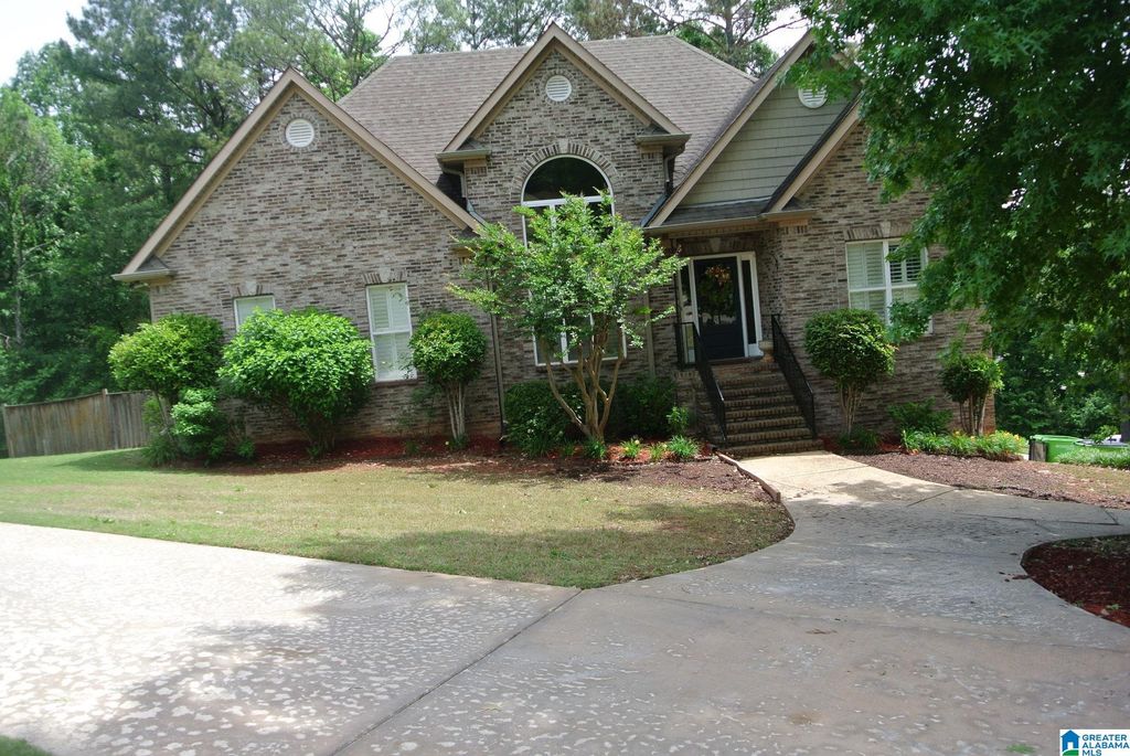 150 CRESTVIEW CIRCLE, Trussville, AL 35173