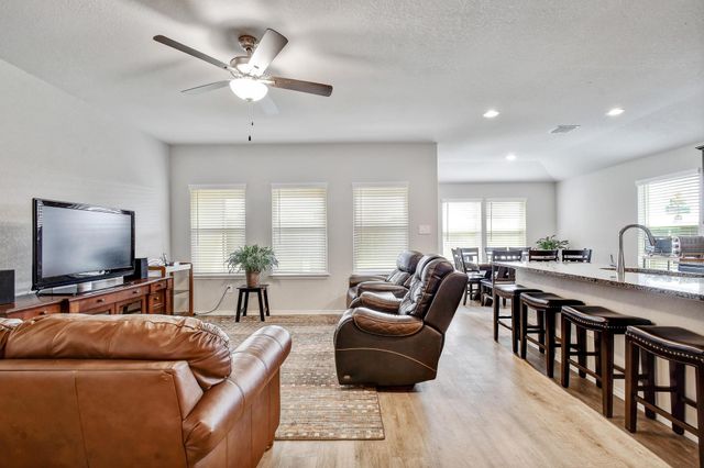 733 PEAK PL, Seguin, TX 78155