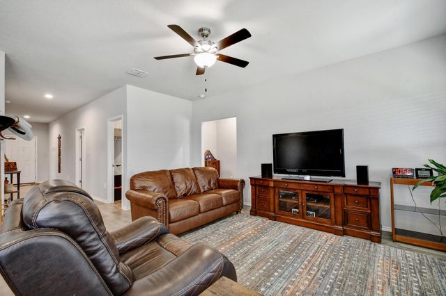 733 PEAK PL, Seguin, TX 78155