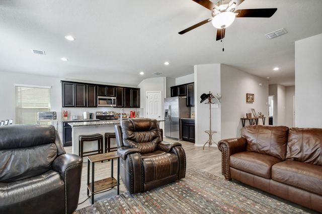 733 PEAK PL, Seguin, TX 78155