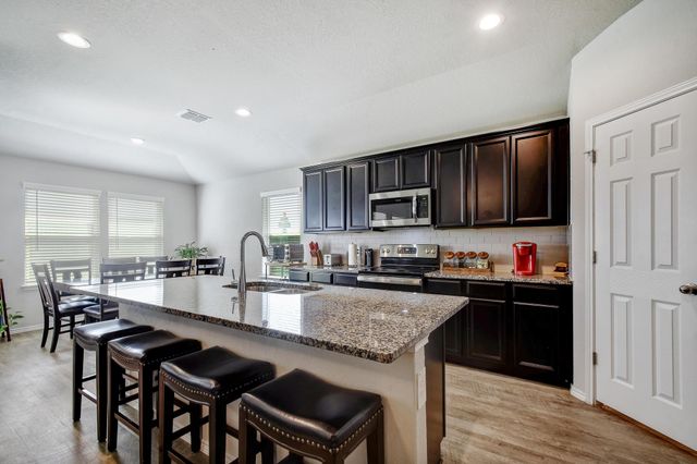 733 PEAK PL, Seguin, TX 78155