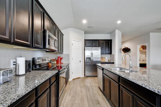 733 PEAK PL, Seguin, TX 78155