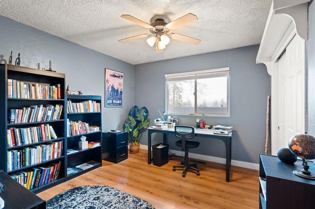 450 Crestview Loop, Grants Pass, OR 97527