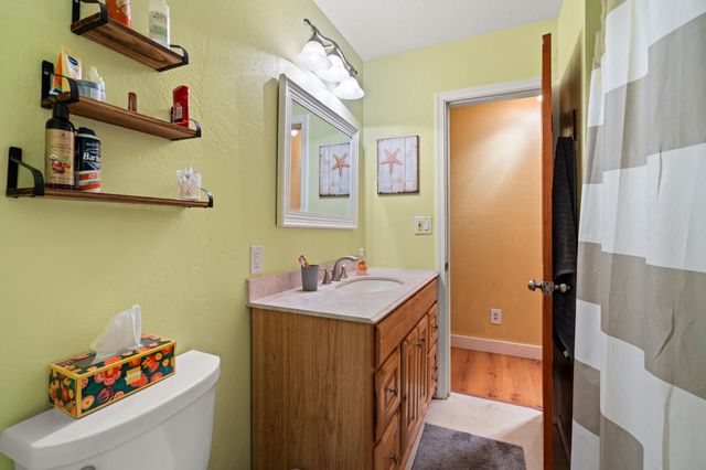 450 Crestview Loop, Grants Pass, OR 97527