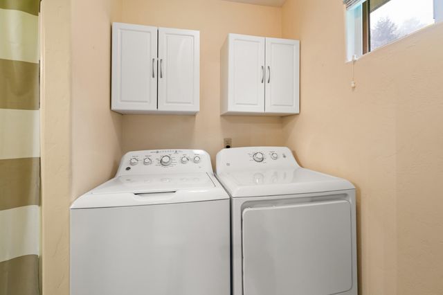 450 Crestview Loop, Grants Pass, OR 97527