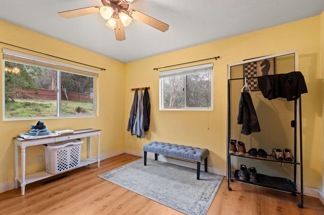 450 Crestview Loop, Grants Pass, OR 97527