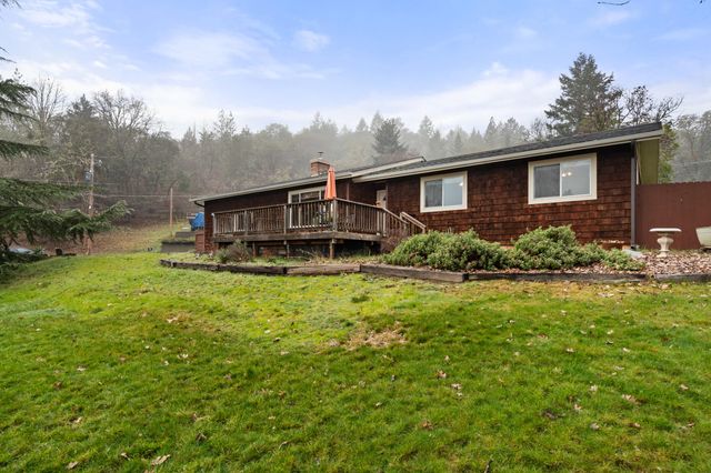 450 Crestview Loop, Grants Pass, OR 97527