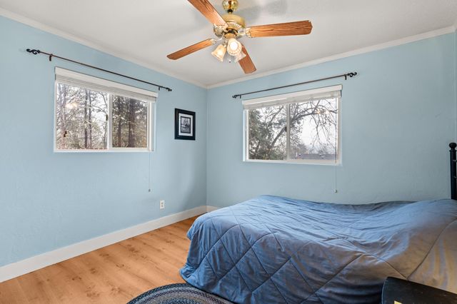 450 Crestview Loop, Grants Pass, OR 97527