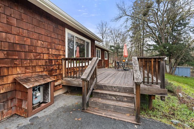 450 Crestview Loop, Grants Pass, OR 97527