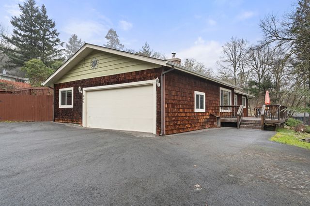 450 Crestview Loop, Grants Pass, OR 97527