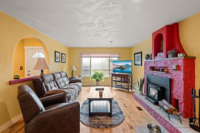 450 Crestview Loop, Grants Pass, OR 97527