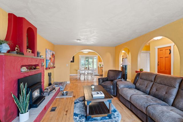 450 Crestview Loop, Grants Pass, OR 97527