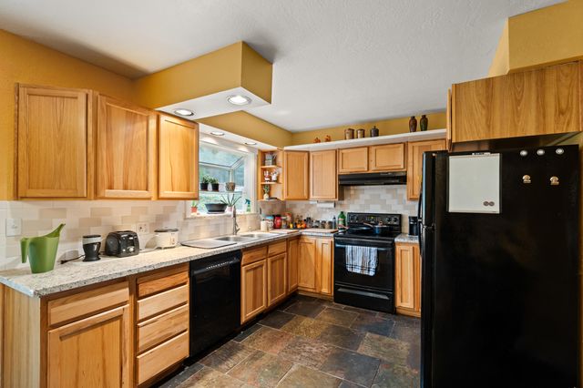 450 Crestview Loop, Grants Pass, OR 97527