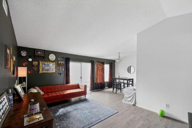 1072 Violet Street, Hemet, CA 92545