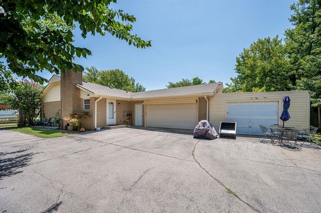 319 S Main Street, Mcloud, OK 74851