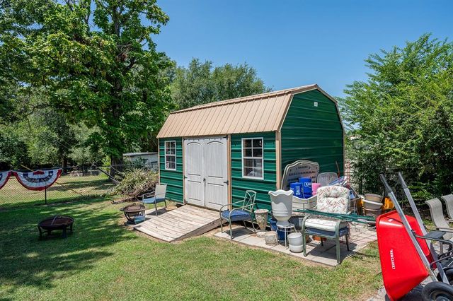 319 S Main Street, Mcloud, OK 74851