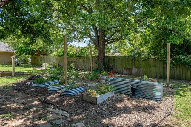 319 S Main Street, Mcloud, OK 74851