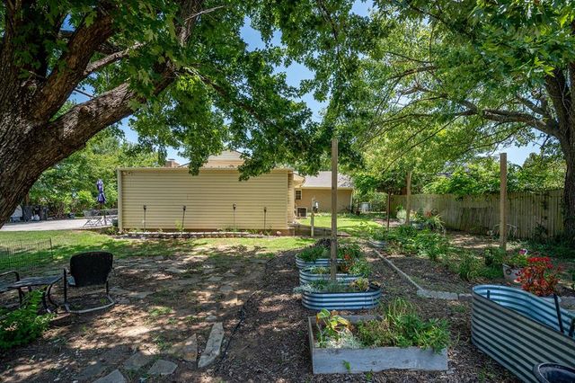 319 S Main Street, Mcloud, OK 74851