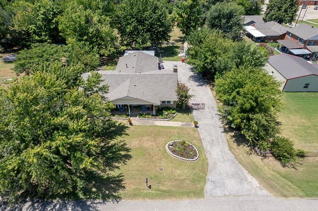 319 S Main Street, Mcloud, OK 74851