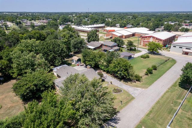 319 S Main Street, Mcloud, OK 74851