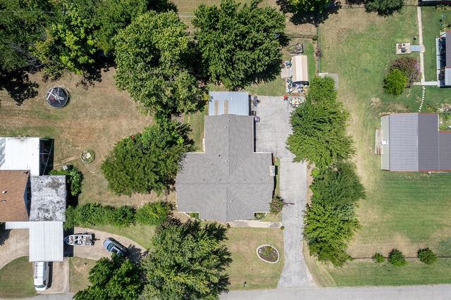 319 S Main Street, Mcloud, OK 74851