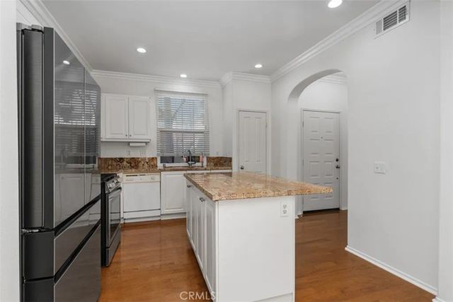 60 Avondale, Irvine, CA 92602