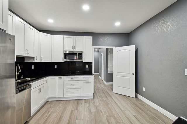 6810 N NAVIN AVENUE, Tampa, FL 33604