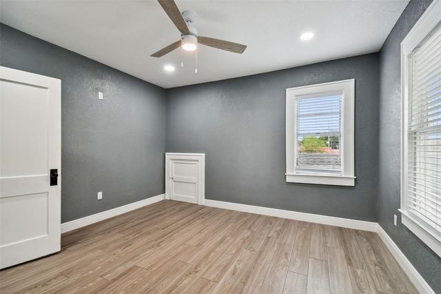 6810 N NAVIN AVENUE, Tampa, FL 33604
