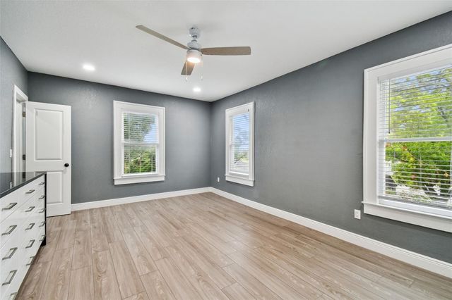 6810 N NAVIN AVENUE, Tampa, FL 33604