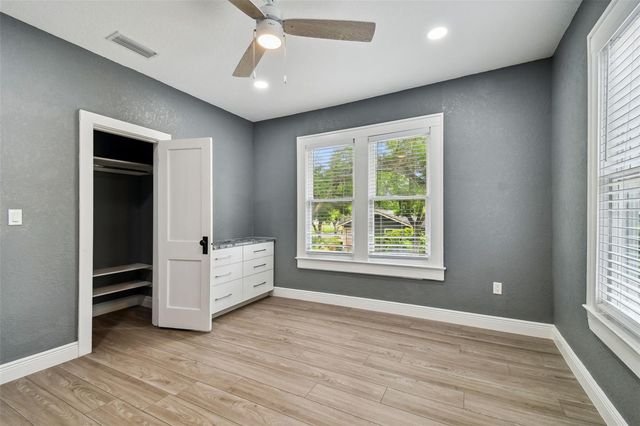 6810 N NAVIN AVENUE, Tampa, FL 33604