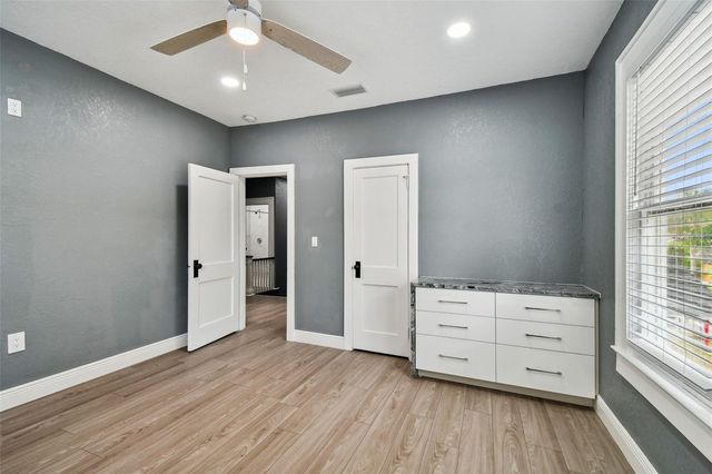 6810 N NAVIN AVENUE, Tampa, FL 33604