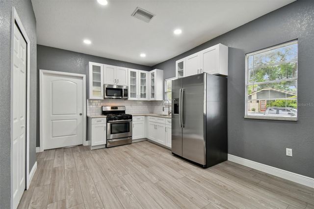 6810 N NAVIN AVENUE, Tampa, FL 33604