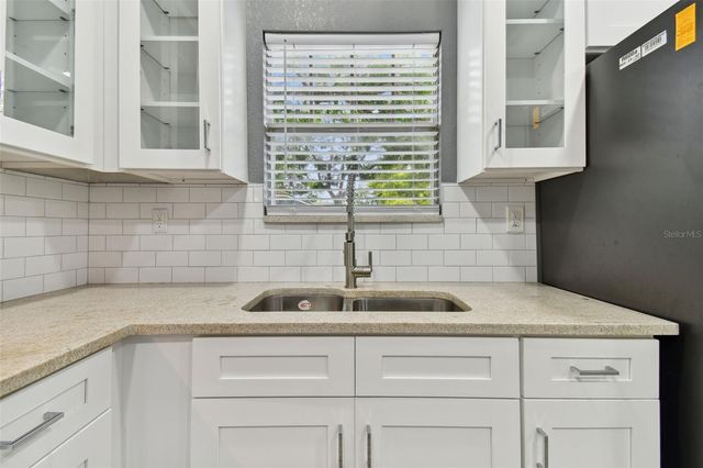 6810 N NAVIN AVENUE, Tampa, FL 33604