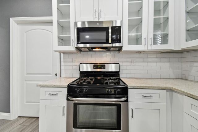6810 N NAVIN AVENUE, Tampa, FL 33604