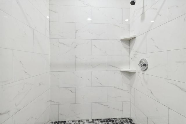 6810 N NAVIN AVENUE, Tampa, FL 33604