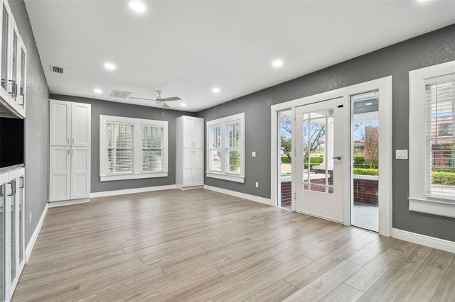 6810 N NAVIN AVENUE, Tampa, FL 33604