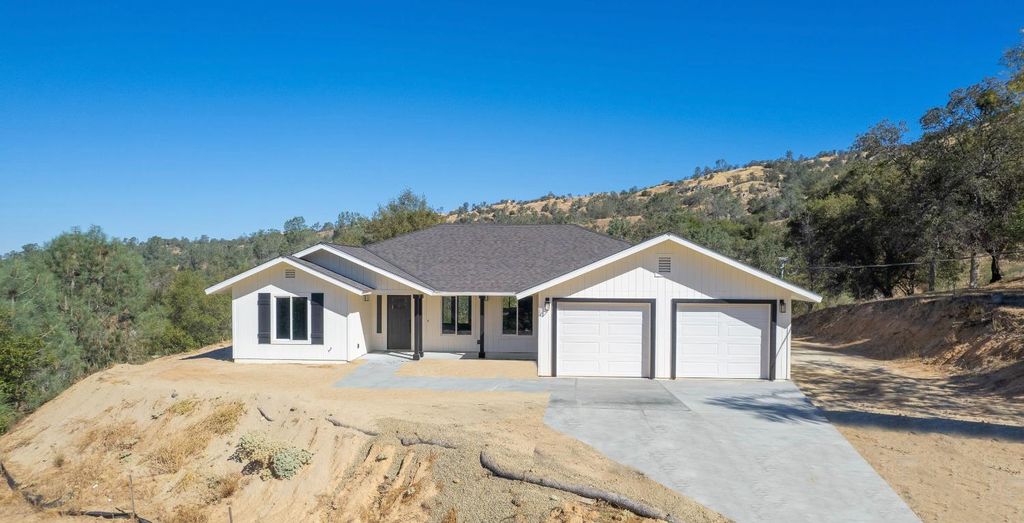 Image 1 of property listing at 41453 Long Hollow Drive, Coarsegold, CA 93614