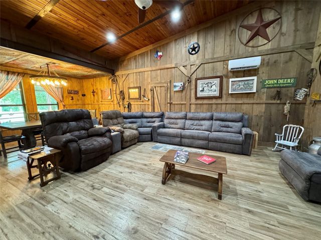 17 Mosley Lane, Huntsville, TX 77320